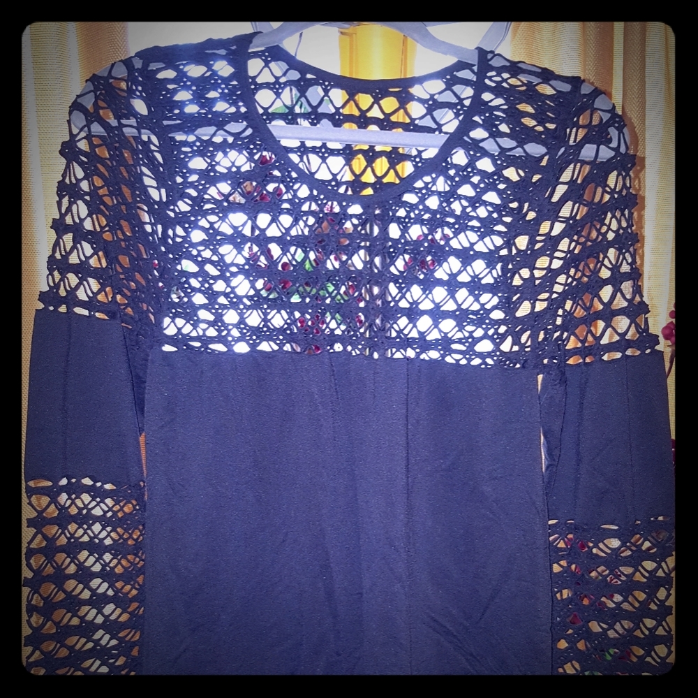 Black long ..sleeve top w/ stretchy material